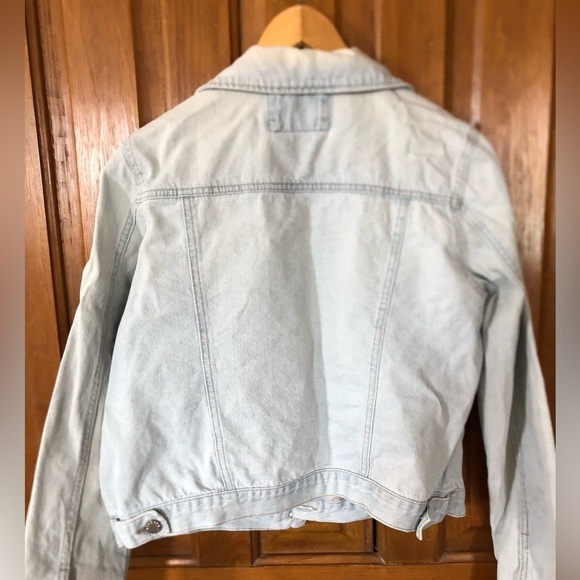 Forever 21 Crop Light Wash Denim Jacket - Picture 3 of 15